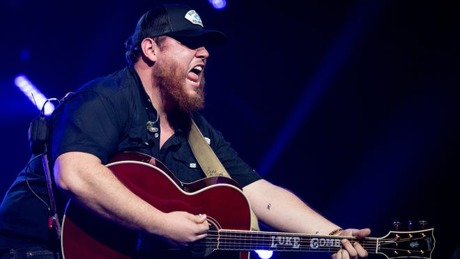 Luke Combs Morgan Wallen Dominate Billboard Year End Country Charts Livespo 